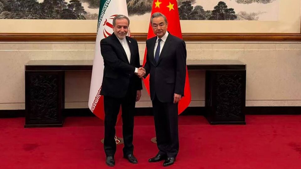 Chanceler do Irã visita China e destaca parceria “mais forte que nunca”