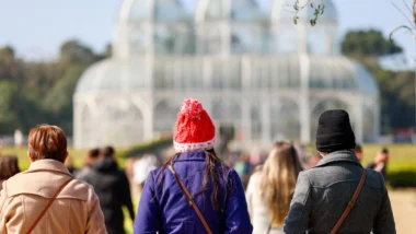 Frente fria com massa de ar polar derruba temperaturas no Paraná no fim de semana.