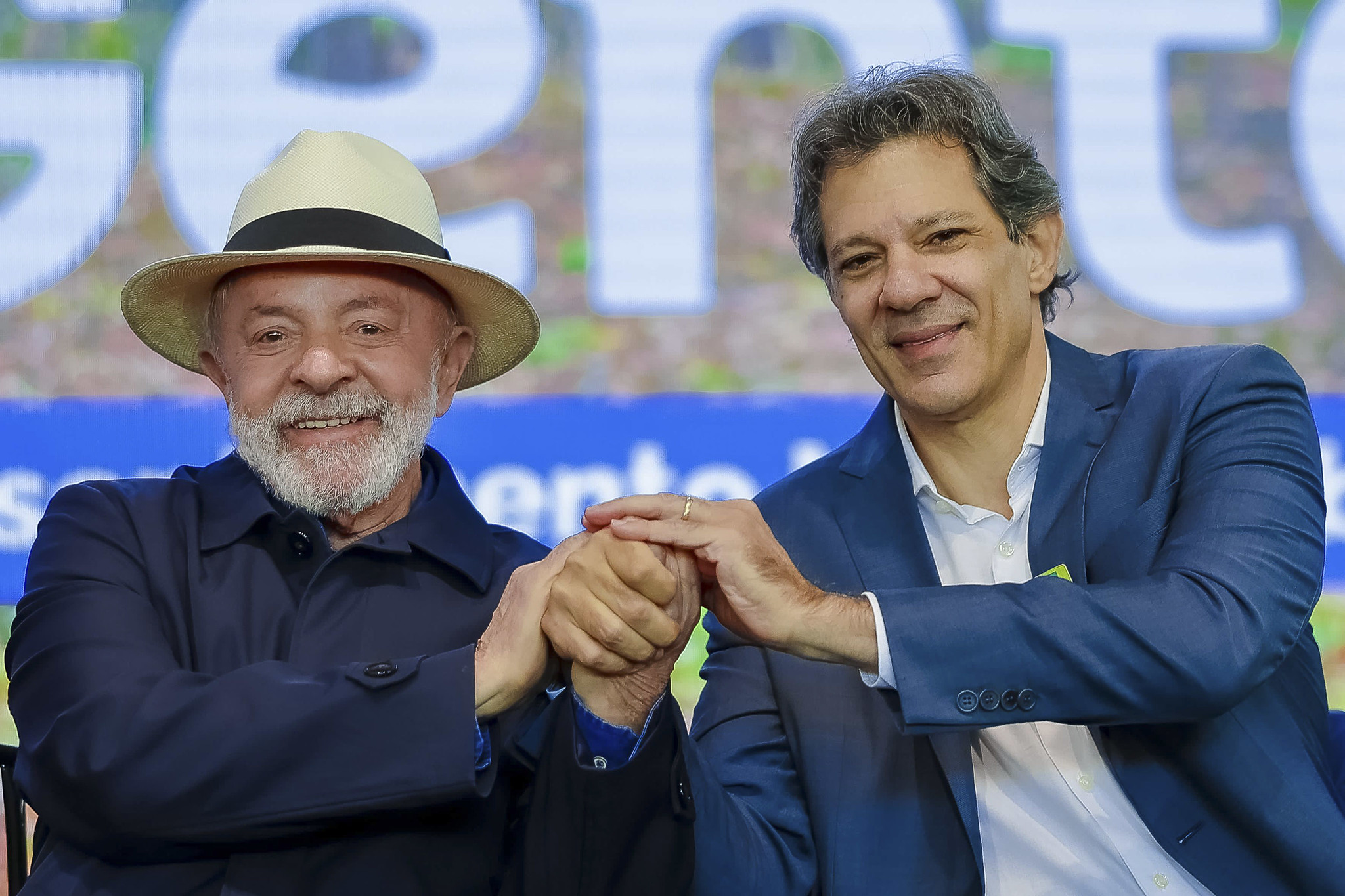 Cientistas políticos avaliam que Lula e histórico do PT no estado pesam contra Haddad na corrida ao governo de São Paulo.