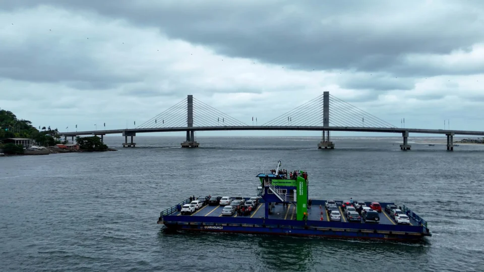 Fim do ferry-boat encerra décadas de travessia e marca nova fase no litoral do Paraná.