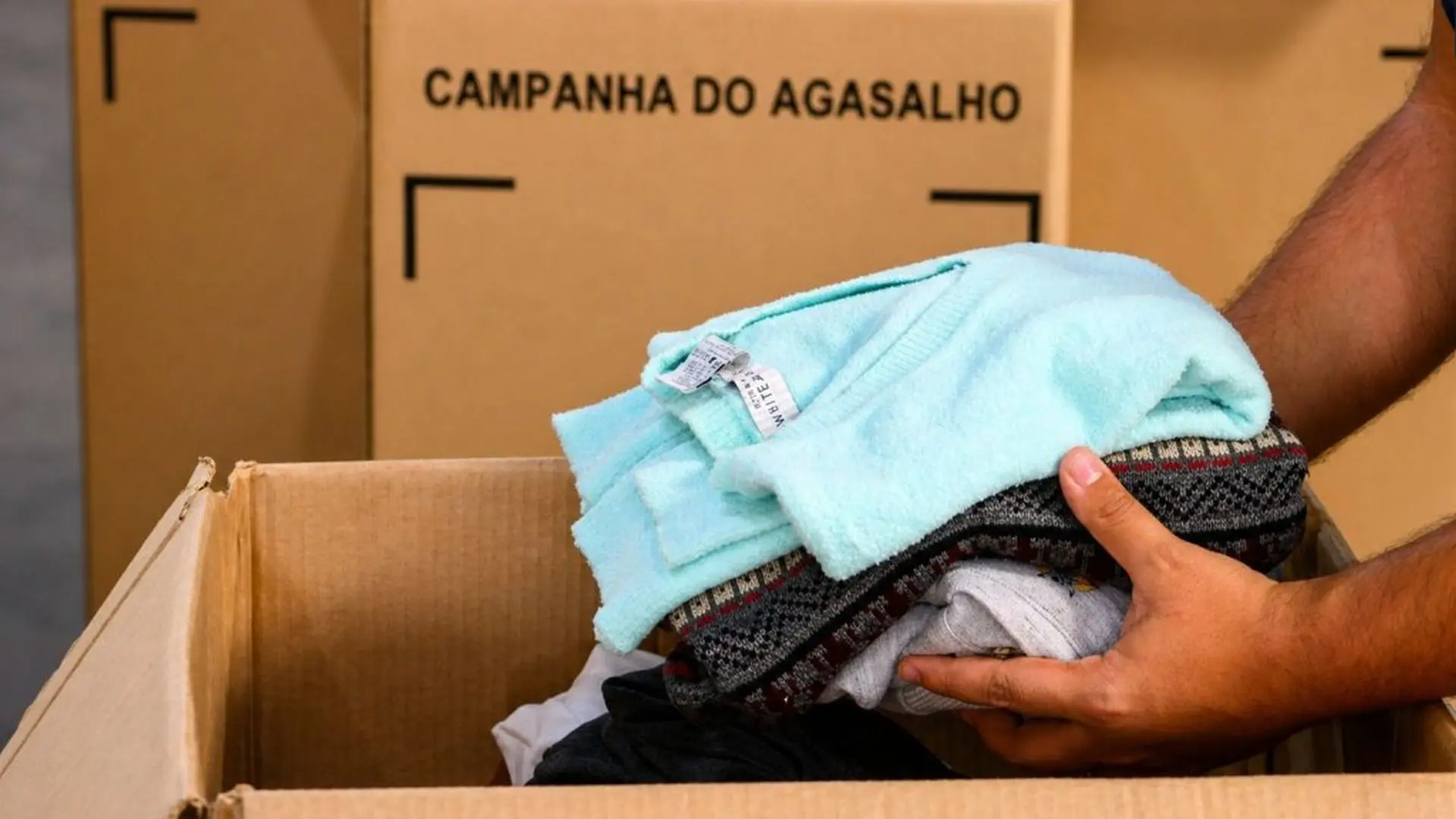 Campanha do Agasalho orienta a população a doar peças em boas condições para ampliar a qualidade do atendimento às pessoas mais afetadas pelo frio.