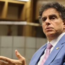 Luiz Philippe Vieira de Mello Filho: presidente do TST já deu declarações políticas, adotou posições controversas e fez críticas aos próprios benefícios da magistratura — enquanto recebe vencimentos elevados.