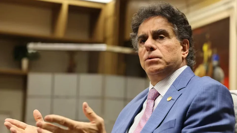 Luiz Philippe Vieira de Mello Filho: presidente do TST já deu declarações políticas, adotou posições controversas e fez críticas aos próprios benefícios da magistratura — enquanto recebe vencimentos elevados.