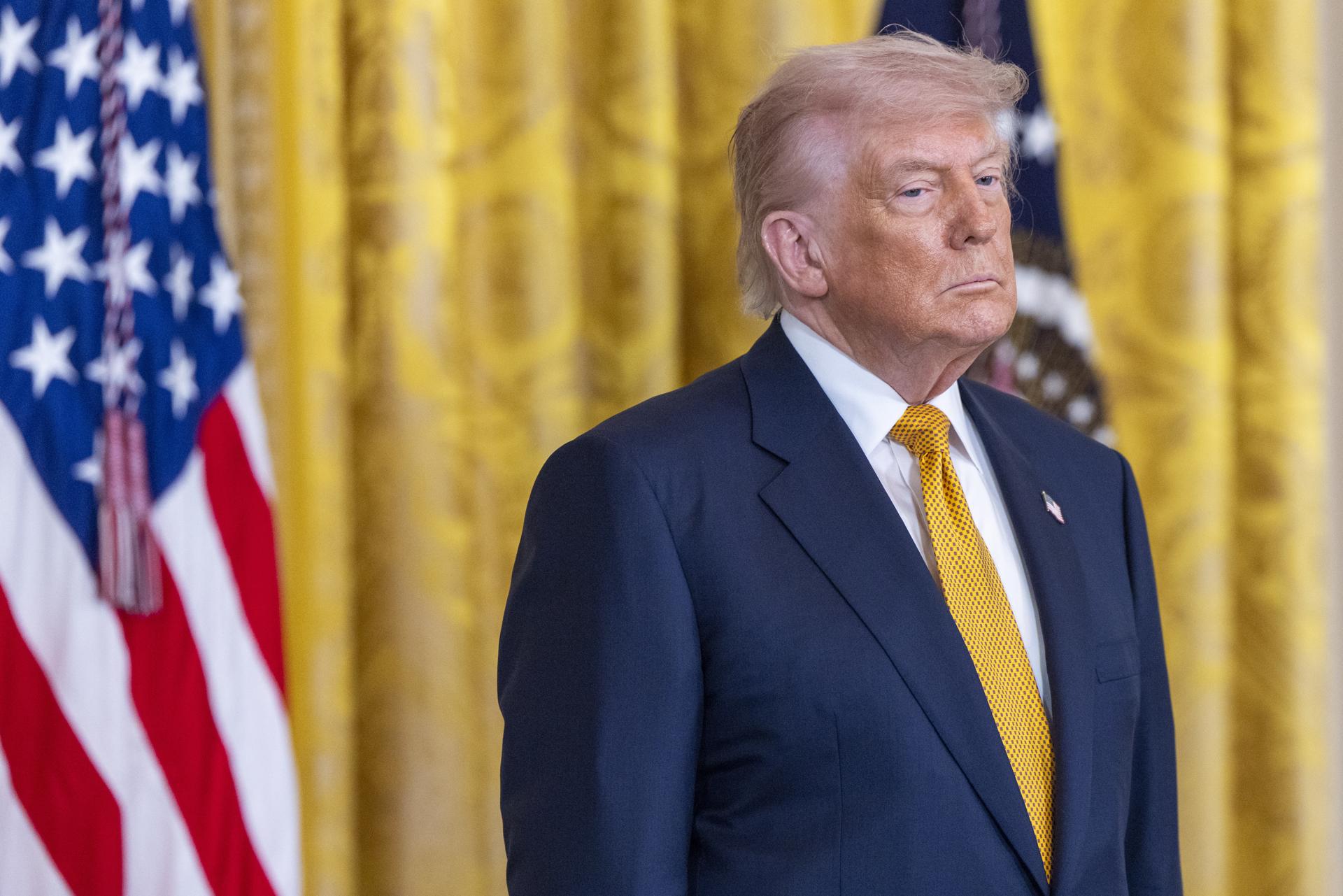 Trump volta a confrontar o papa Leão XIV e diz que o Irã não pode ter arma nuclear