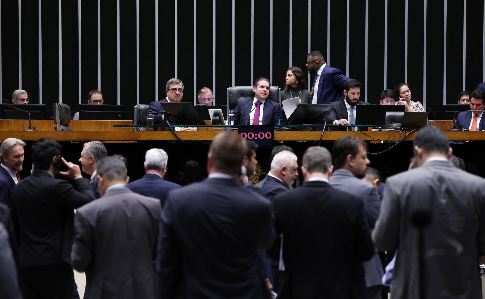 Câmara aprova projeto sobre minerais críticos na véspera de reunião entre Lula e Trump