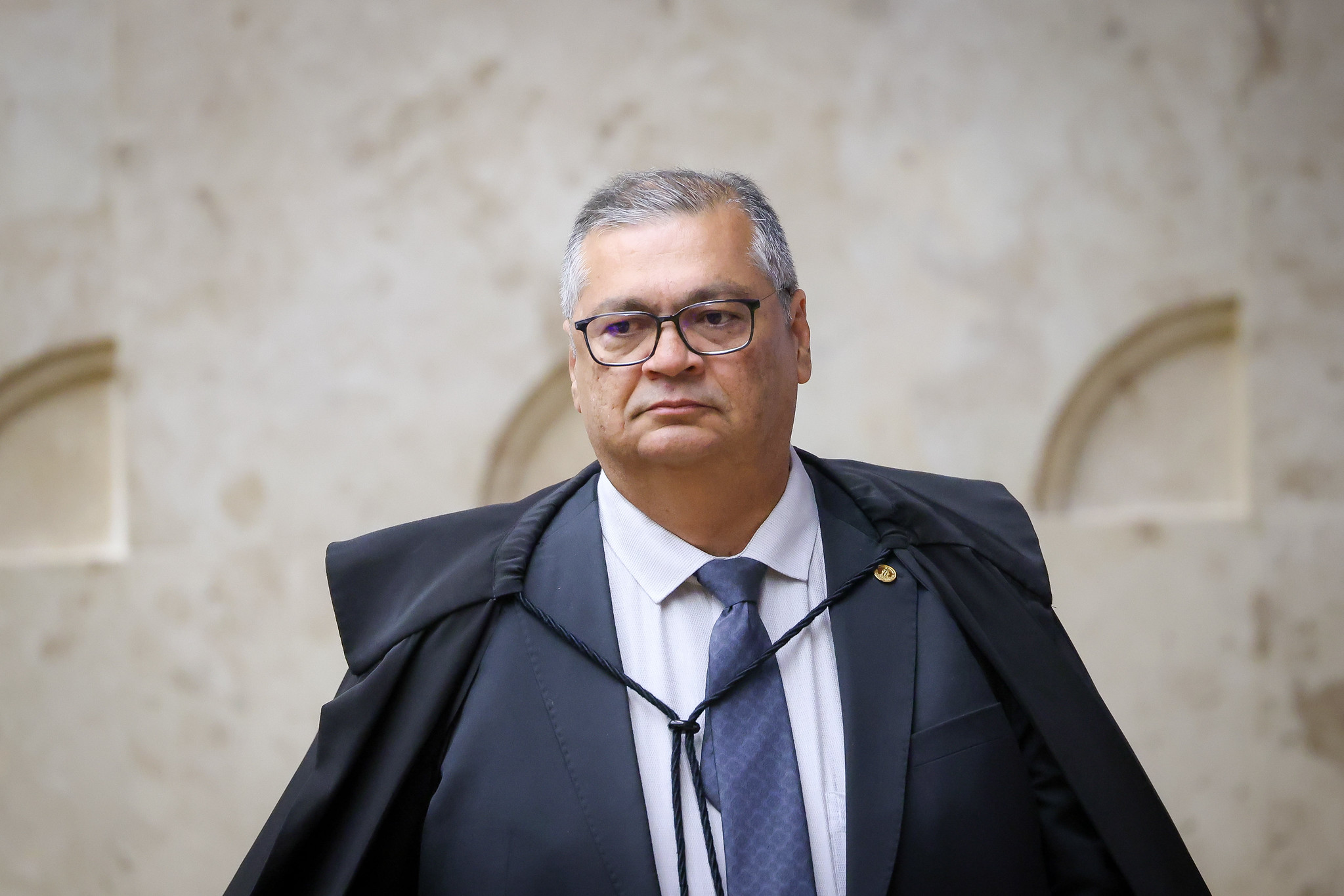 Ministros do STF ameaçam punir responsáveis por novos penduricalhos