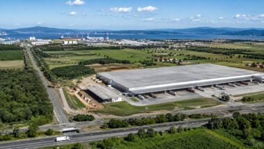 Imagem ilustrativa representa a expansão da infraestrutura logística e dos ativos ligados ao agronegócio, setores que impulsionam o avanço dos fundos imobiliários na Região Sul do Brasil.
