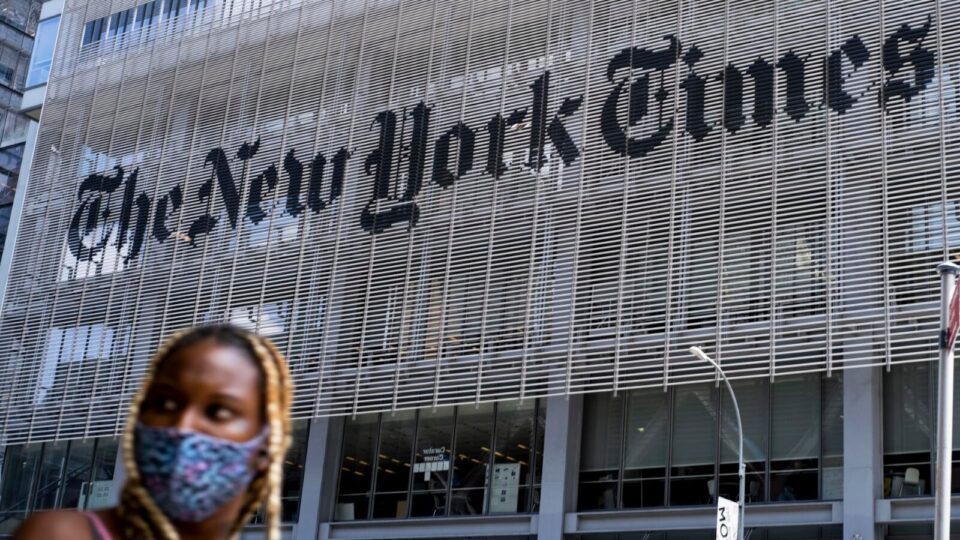 New York Times é processado por discriminação contra jornalista branco