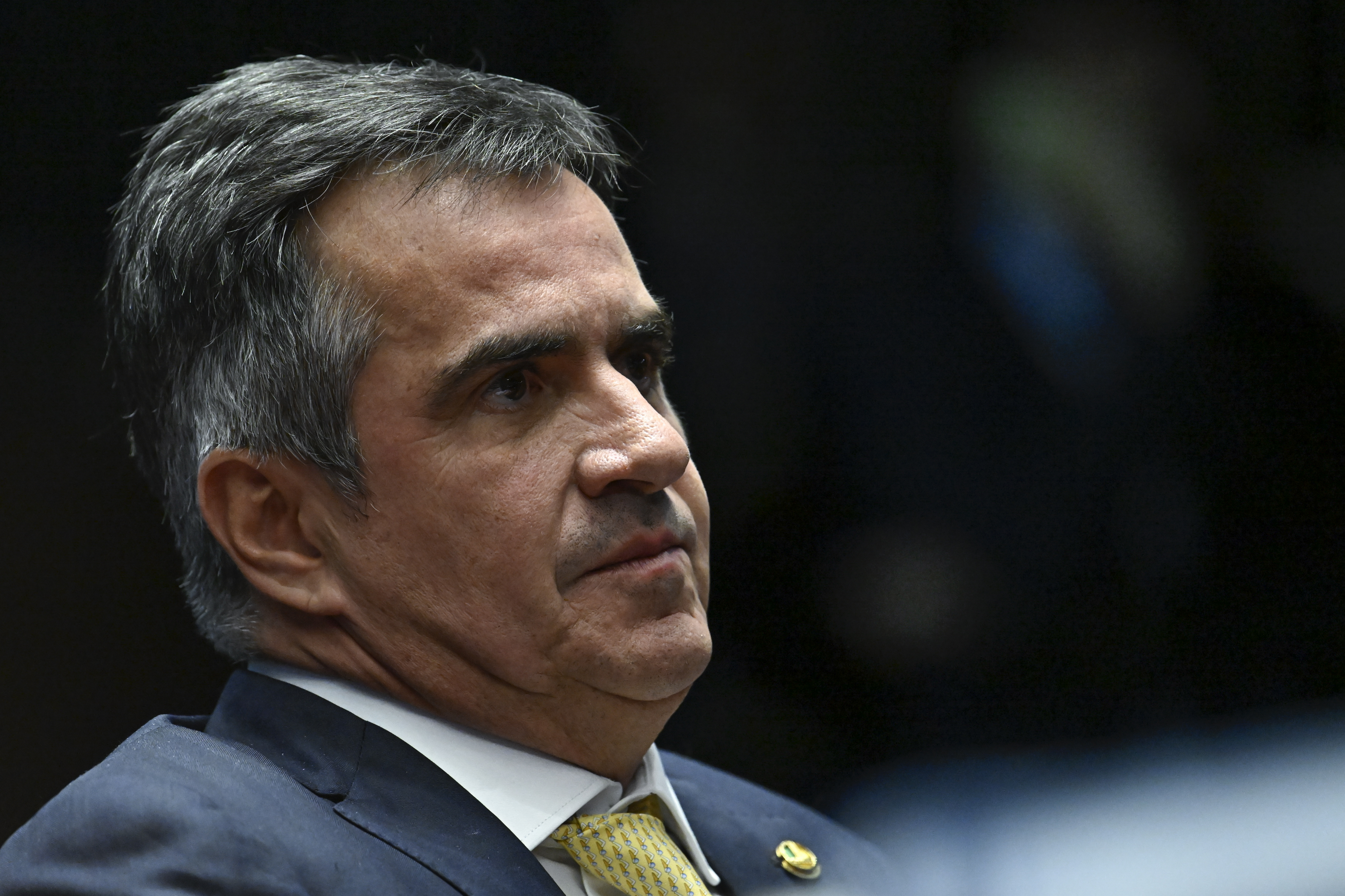 Decisão revela descobertas da PF sobre afagos a Ciro Nogueira em troca de projetos favoráveis ao Master.