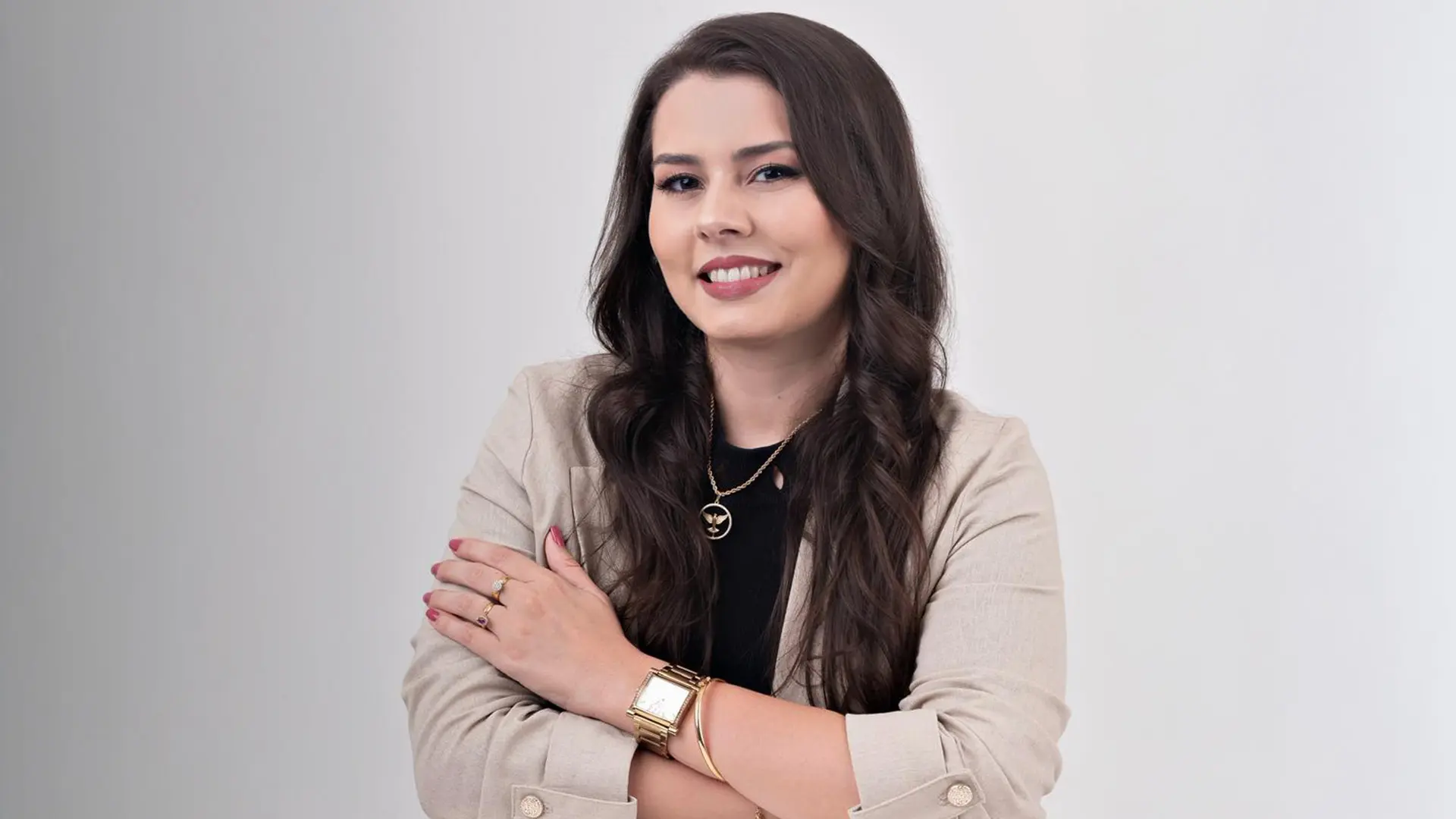 Raquel Dantas, advogada, destaca a importância da análise estratégica dos ajustes atuariais no planejamento dos participantes.