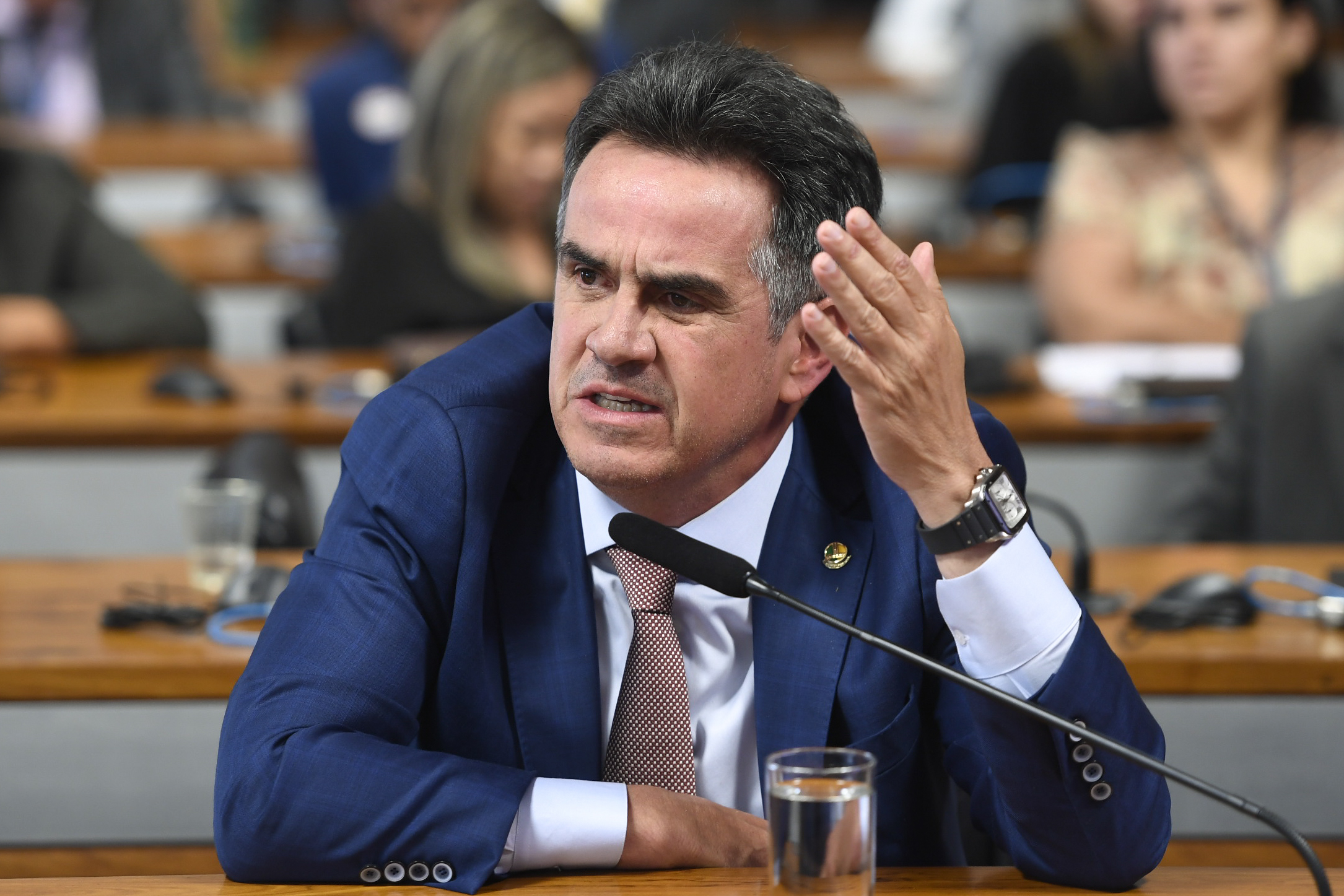 Senador foi alvo da quinta fase da operação Compliance Zero, acusado de receber mesadas e outros benefícios para defender interesses do Master.