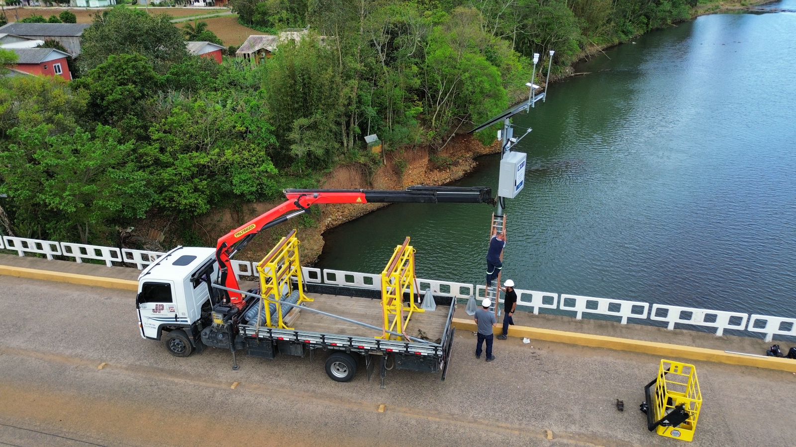 Pacote de investimentos reúne obras em barragens, desassoreamento de rios, ampliação do monitoramento climático e reforço das defesas civis municipais.