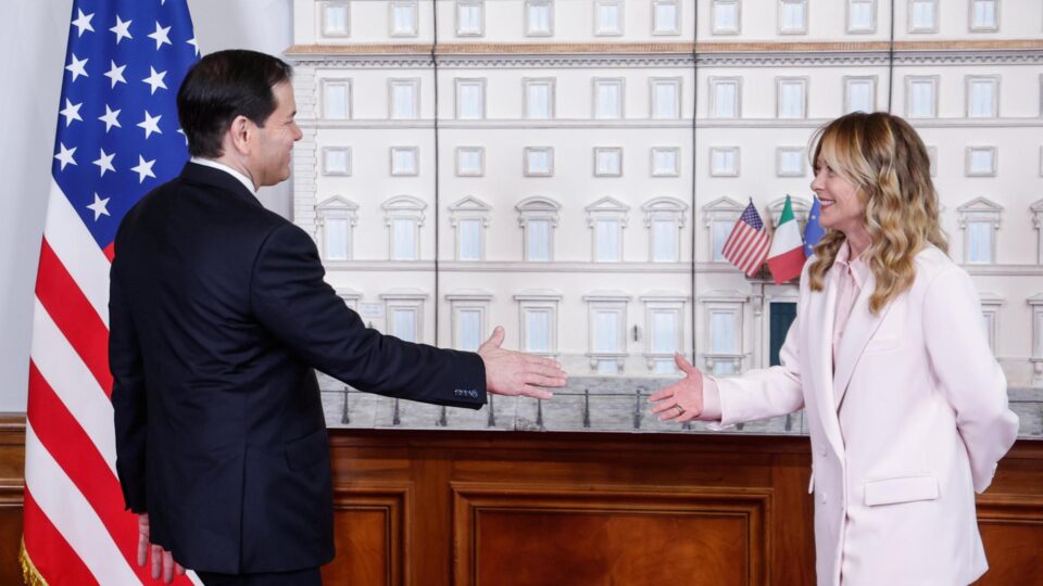 Rubio visita Meloni após críticas de Trump à premiê