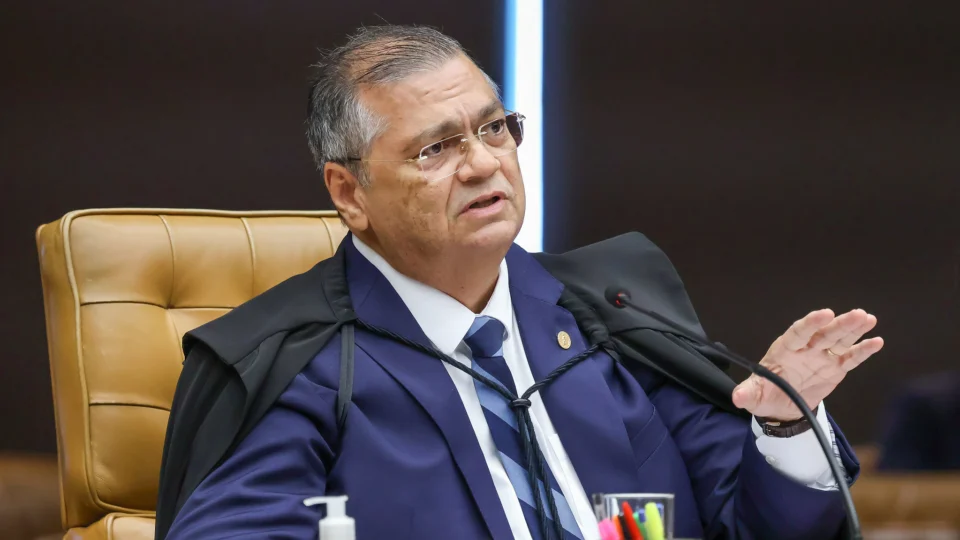 Sessão virtual abriu com voto do presidente, mas foi interrompida com destaque do ministro.