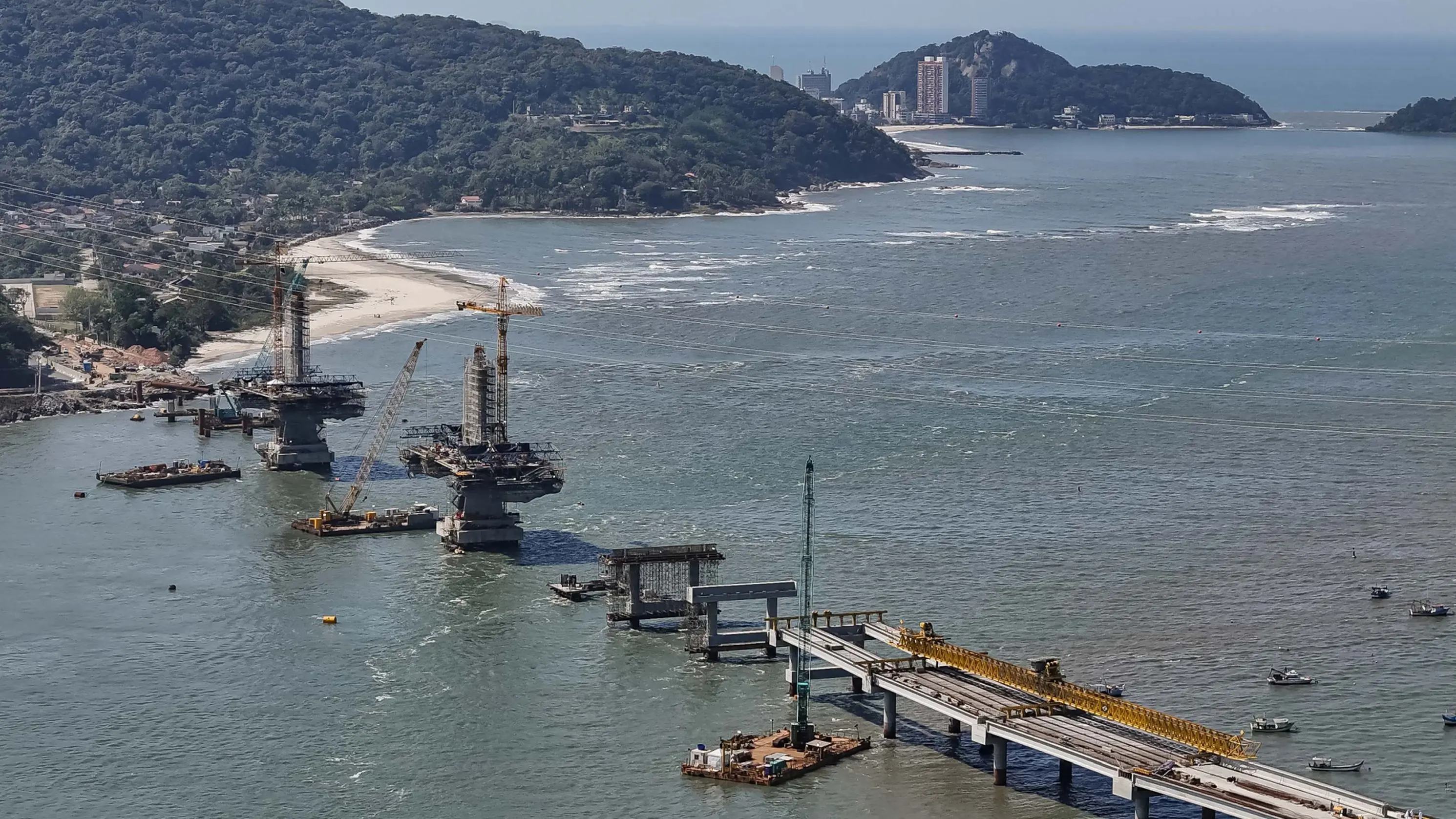 Com novo modelo de execução aprovado no Paraná, a obra avançou e começou a mudar a paisagem do Litoral paranaense.