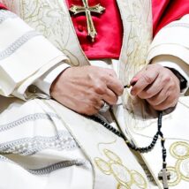 Leão XIV durante uma vigília de oração: o papa transformou a IA em uma das prioridades da Igreja e colocou Roma no centro do debate sobre os limites morais da tecnologia Imagem referente a matéria