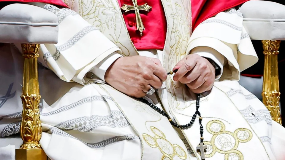 Leão XIV durante uma vigília de oração: o papa transformou a IA em uma das prioridades da Igreja e colocou Roma no centro do debate sobre os limites morais da tecnologia
