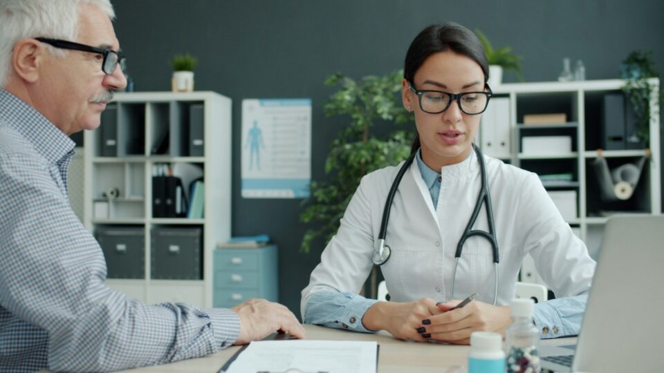 A importância da educação continuada para profissionais médicos