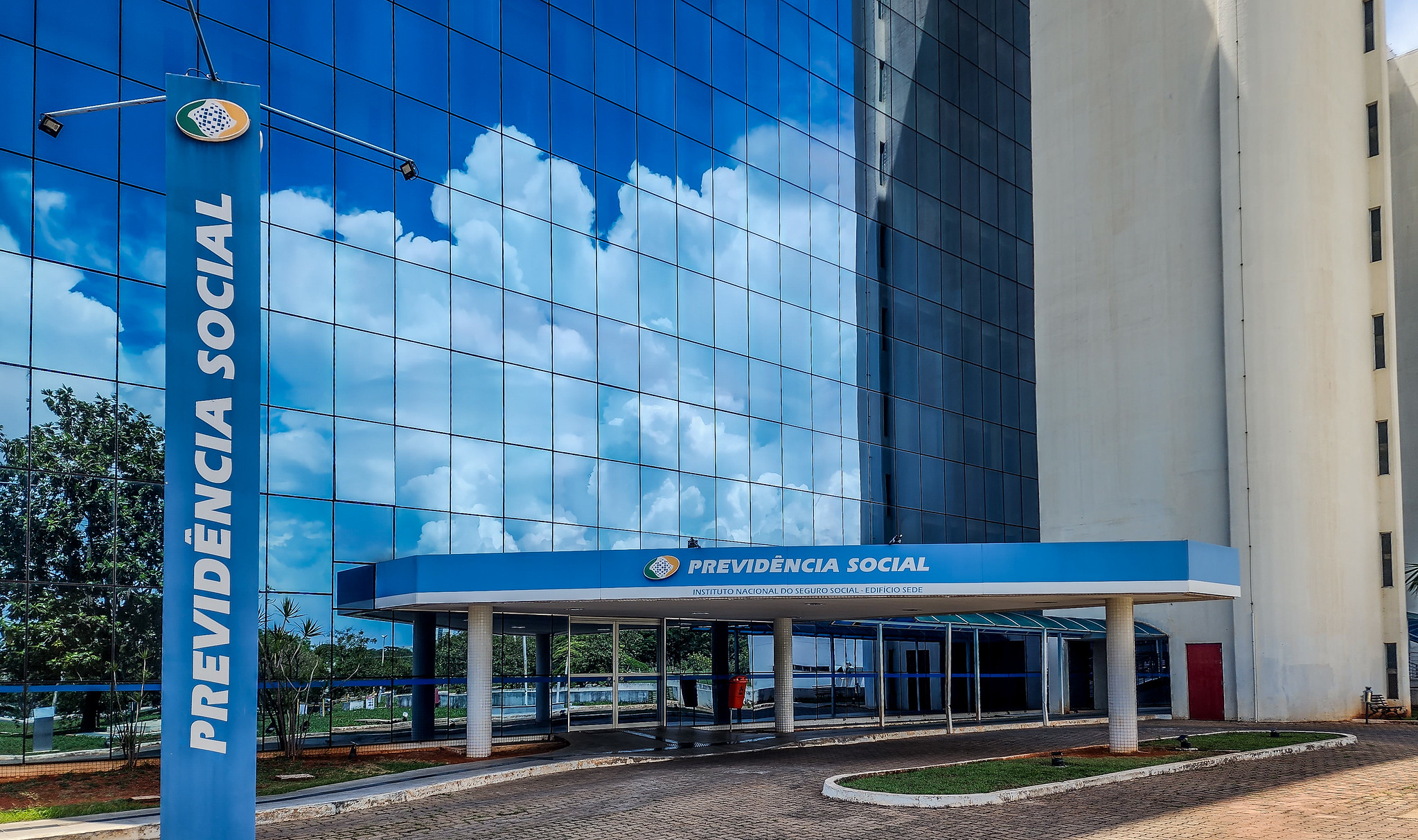 Ministro considerou avanços nas medidas de segurança para suspender acórdão parcialmente.