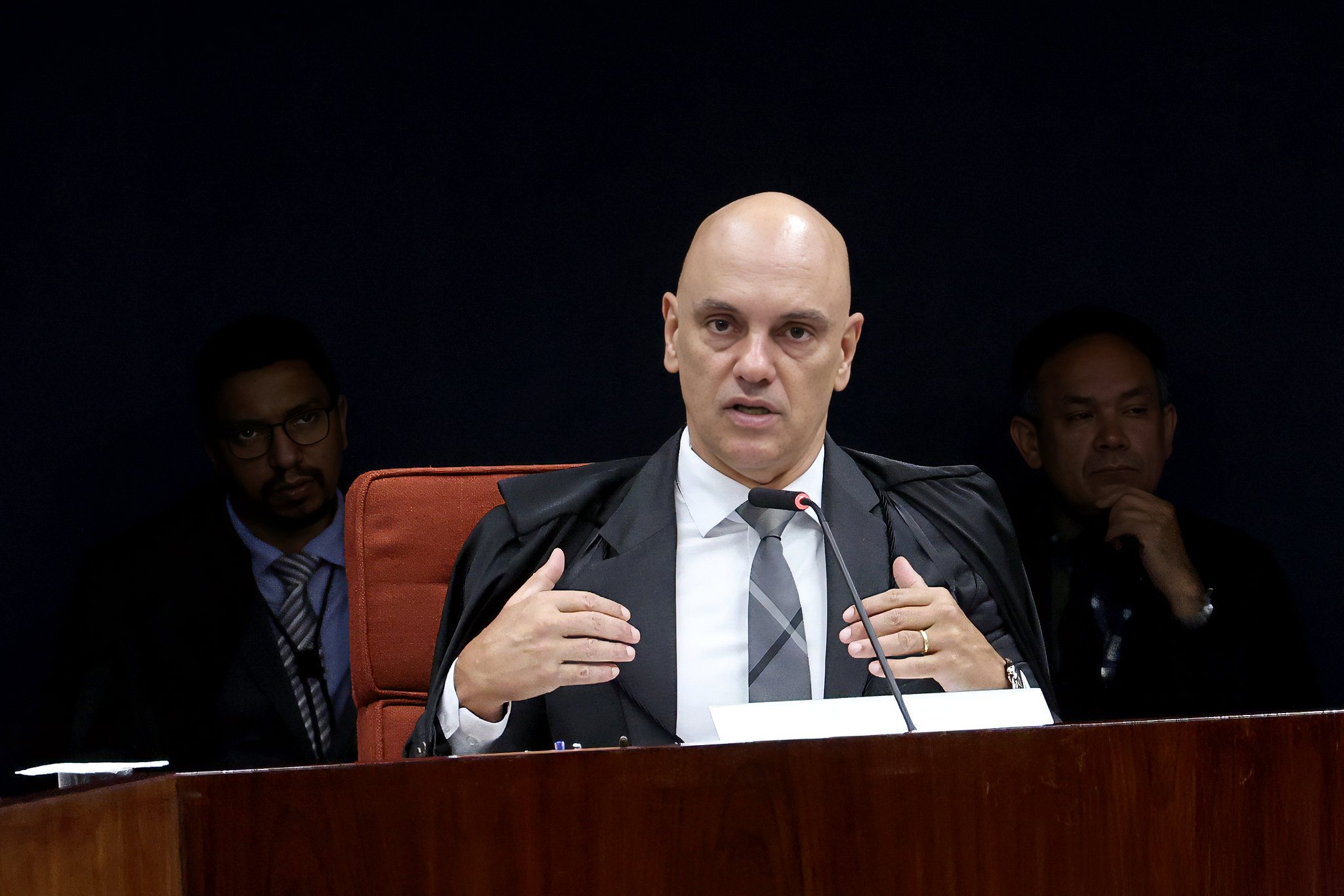 Ministro considerou redução de pena por trabalho e estudo, além de necessidade de cuidar dos filhos.
