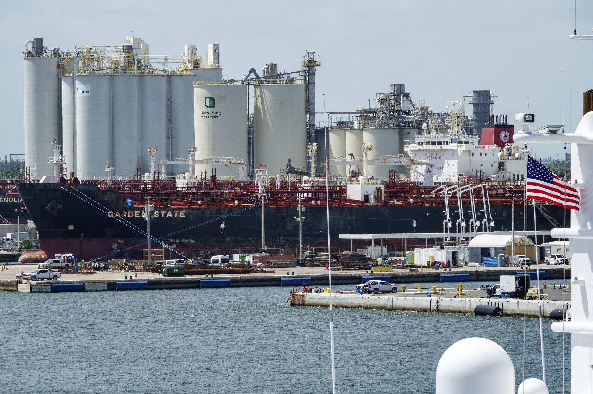 Petroleiro americano na Flórida, EUA, em abril.