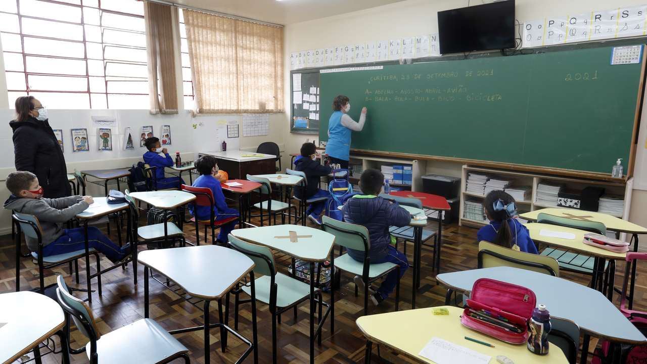 Por que especialistas criticam as metas de alfabetização do governo brasileiro?