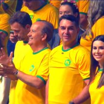 Jorginho Mello, Flávio Bolsonaro, Carol de Toni e Carlos Bolsonaro durante evento de lançamento de pré-candidatura Imagem referente a matéria