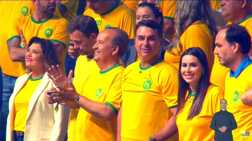 Jorginho Mello, Flávio Bolsonaro, Carol de Toni e Carlos Bolsonaro durante evento de lançamento de pré-candidatura