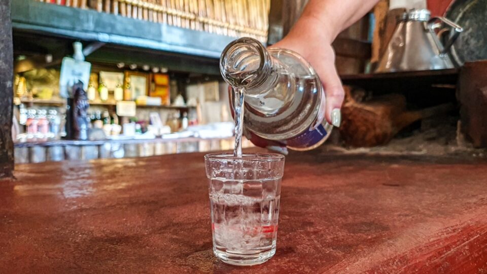A região que combina exploração de lítio, produção de cachaça e é polo da fruticultura nacional