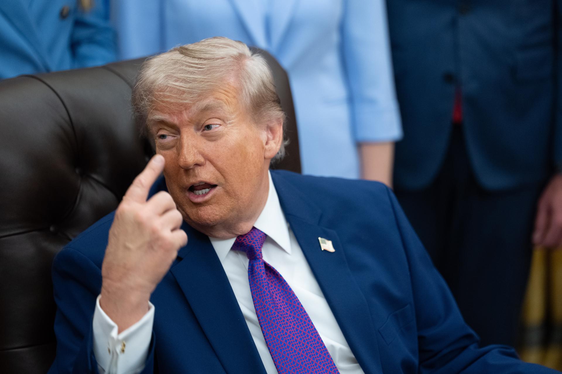 Trump diz que cessar-fogo com o Irã está “na UTI” e chama proposta do regime de “lixo”