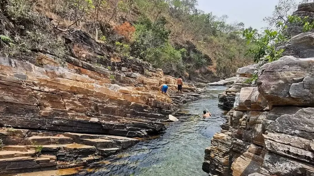 Cachoeira Renascer destaca-se como um refúgio natural com águas cristalinas.