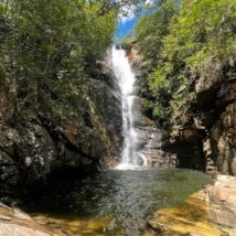 Pirenópolis reúne patrimônio histórico, cachoeiras, trilhas e experiências gastronômicas que mantêm o turismo ativo durante quase todo o ano em Goiás. Imagem referente a matéria