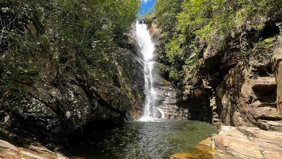 Cidade histórica fundada por bandeirantes esconde ruínas do ouro e mais de 80 cachoeiras