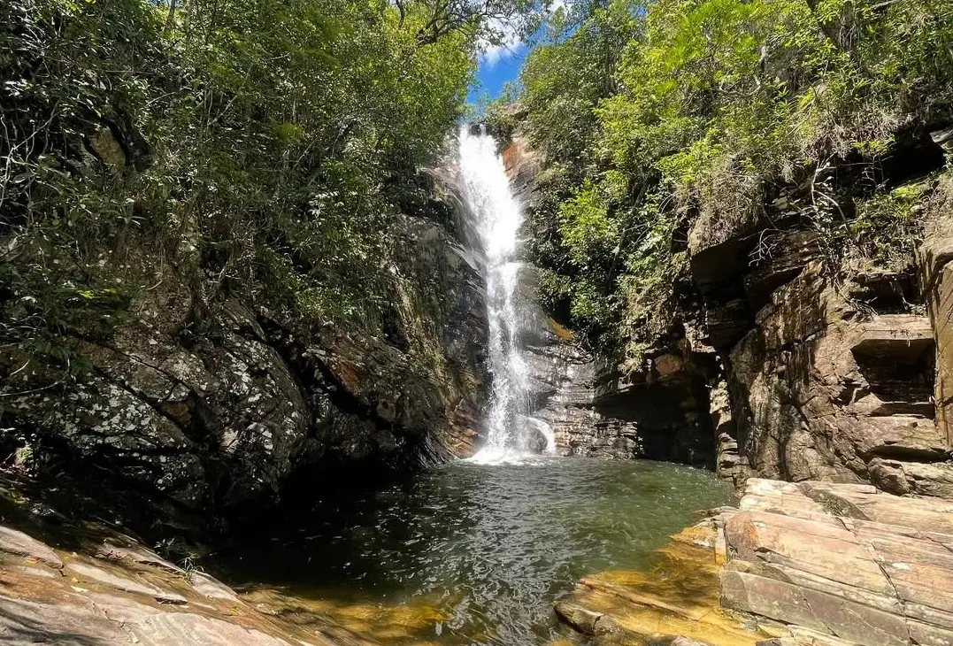Pirenópolis reúne patrimônio histórico, cachoeiras, trilhas e experiências gastronômicas que mantêm o turismo ativo durante quase todo o ano em Goiás.