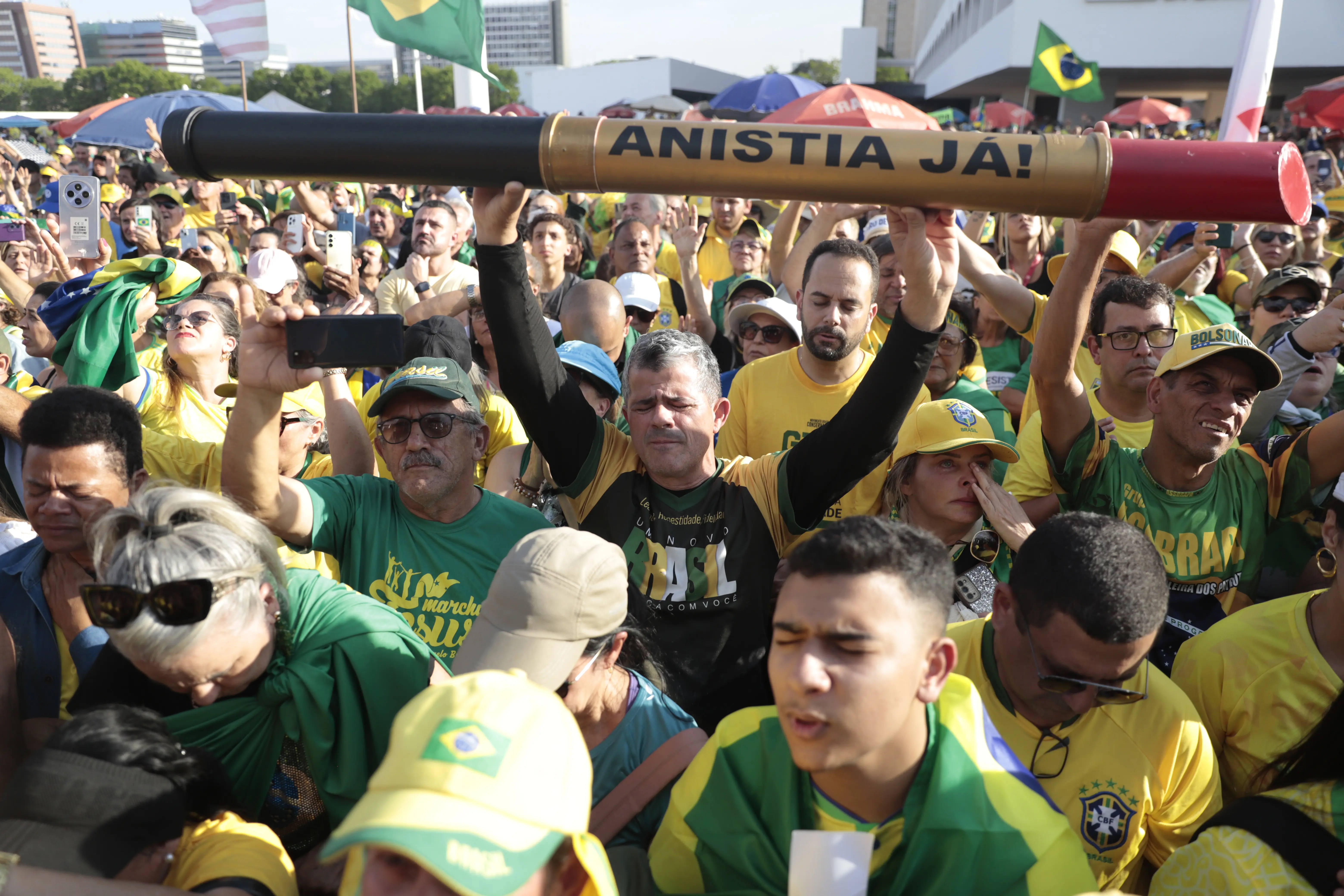 Indignação com decisão de Moraes contra dosimetria impulsiona luta por anistia.