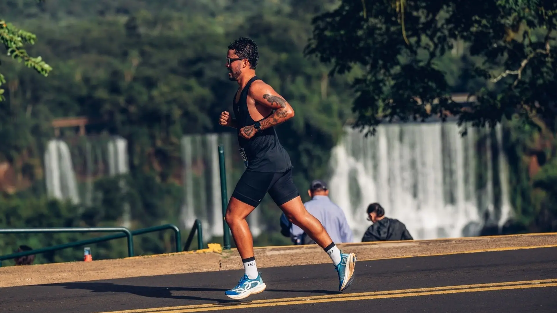 Em meio às paisagens do Parque Nacional do Iguaçu, atletas vivem uma experiência que une esporte, natureza e contemplação.