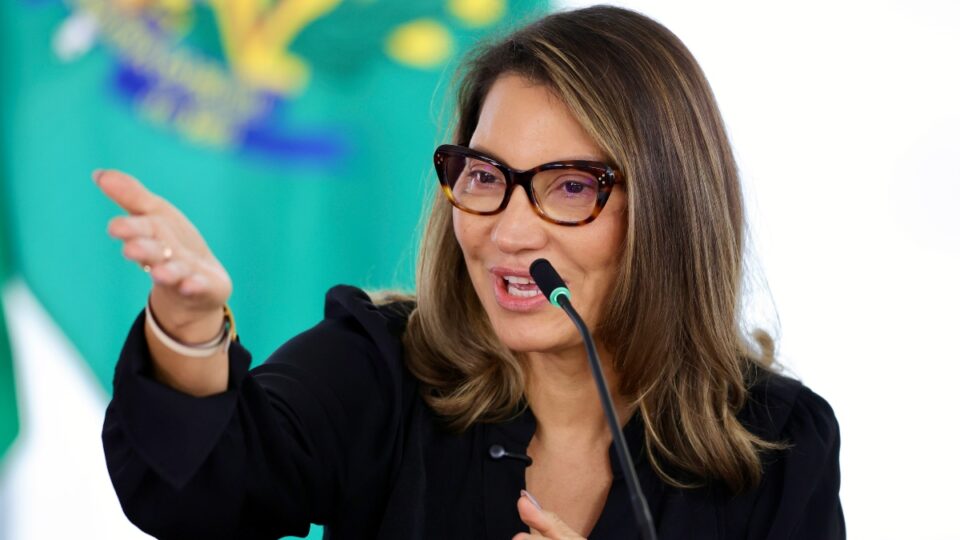 Janja critica vídeos com detergente Ypê e chama protestos de “muita ignorância”