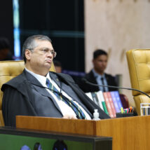 Primeira turma do STF decide acabar com aposentadoria compulsória remunerada de juízes Em meio a crise de credibilidade do STF, ministro avançou contra penduricalhos e aposentadoria compulsória como "punição".
