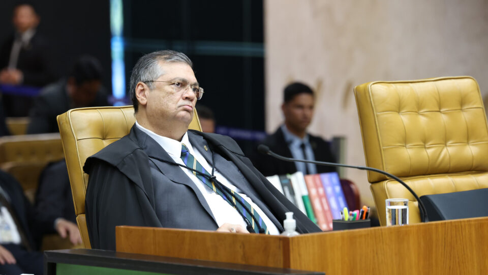 AGU contesta poder de Dino para acabar com aposentadoria compulsória