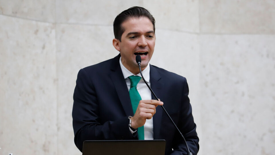 Militantes de esquerda comemoram agressão a vereador na USP