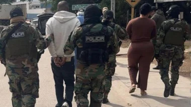 Kekeu, o chefe do Comando Vermelho preso na Bolívia seria responsável por enviar drogas e armas para os estados da Bahia, São Paulo, Rio de Janeiro e Pernambuco.
