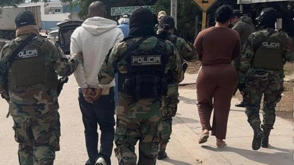 Kekeu, o chefe do Comando Vermelho preso na Bolívia seria responsável por enviar drogas e armas para os estados da Bahia, São Paulo, Rio de Janeiro e Pernambuco.