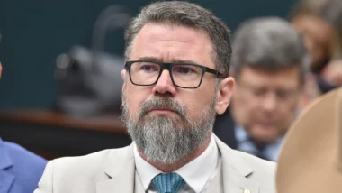 Comissão da Câmara aprova projeto que libera FGTS para comprar arma de fogo