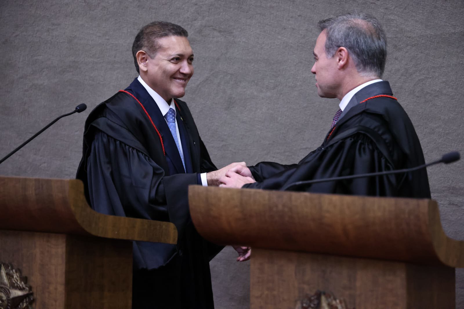 Nunes Marques e Mendonça assumem comando do TSE.