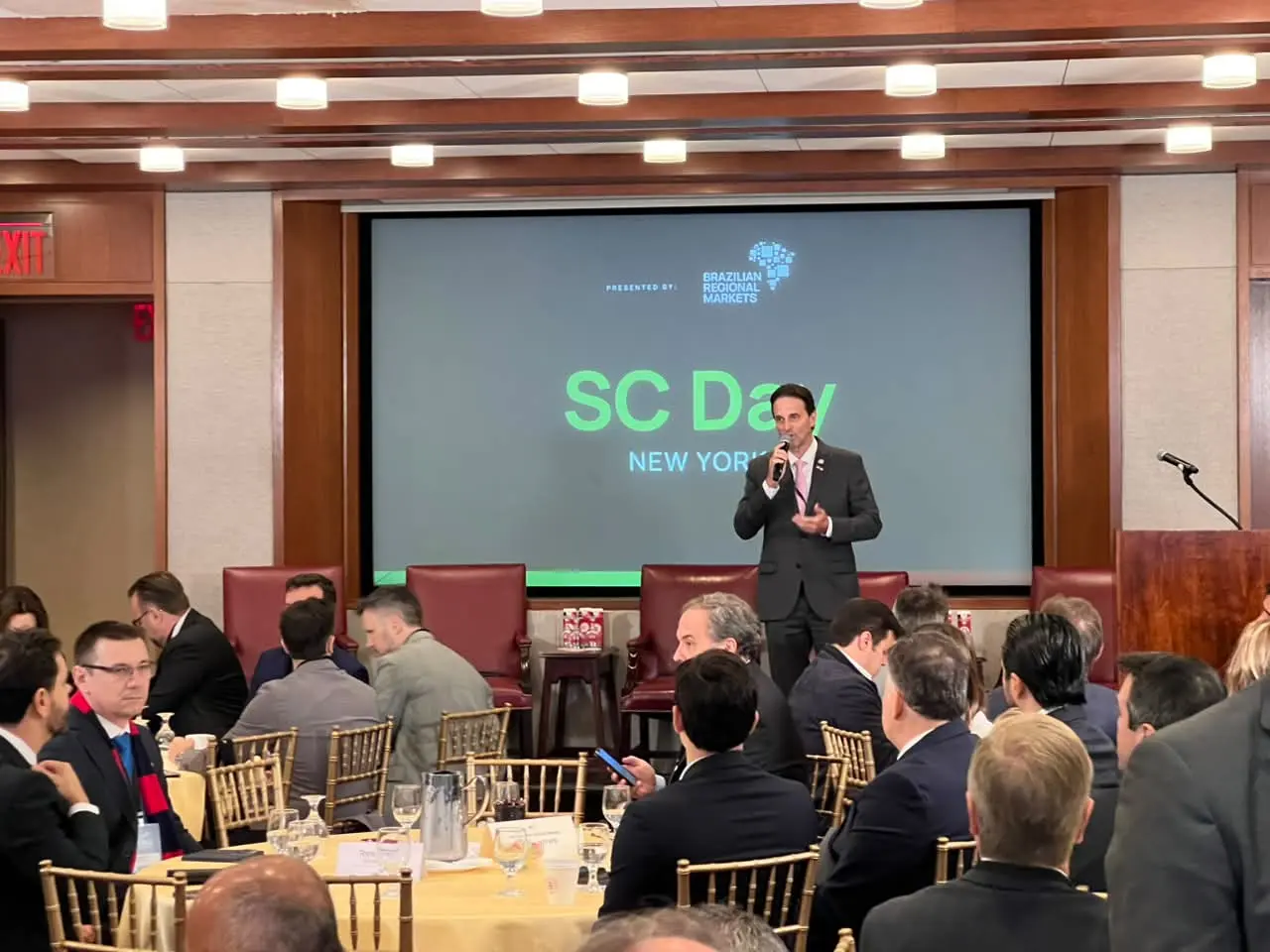 Autoridades reunidas durante o SC Day, realizado em Manhattan, em Nova York