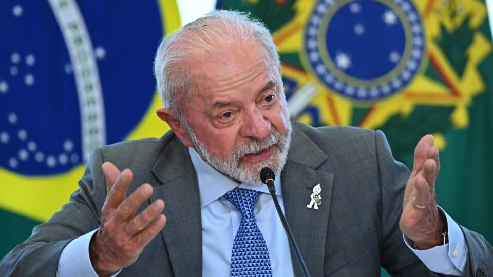 Desaprovação a Lula estabiliza a 5 meses da eleição, mas ainda supera aprovação