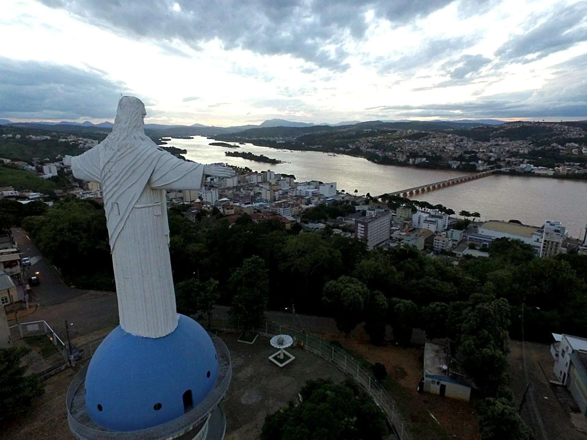 Cristo Rei de Colatina se tornou um dos principais símbolos religiosos e turísticos do interior capixaba.