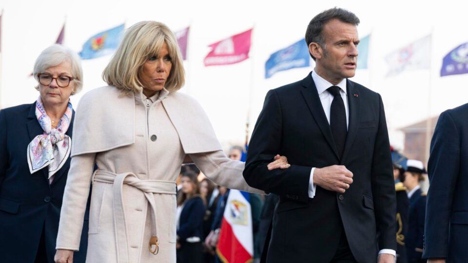 Tapa da esposa em Macron foi motivado por mensagem de atriz, diz jornalista