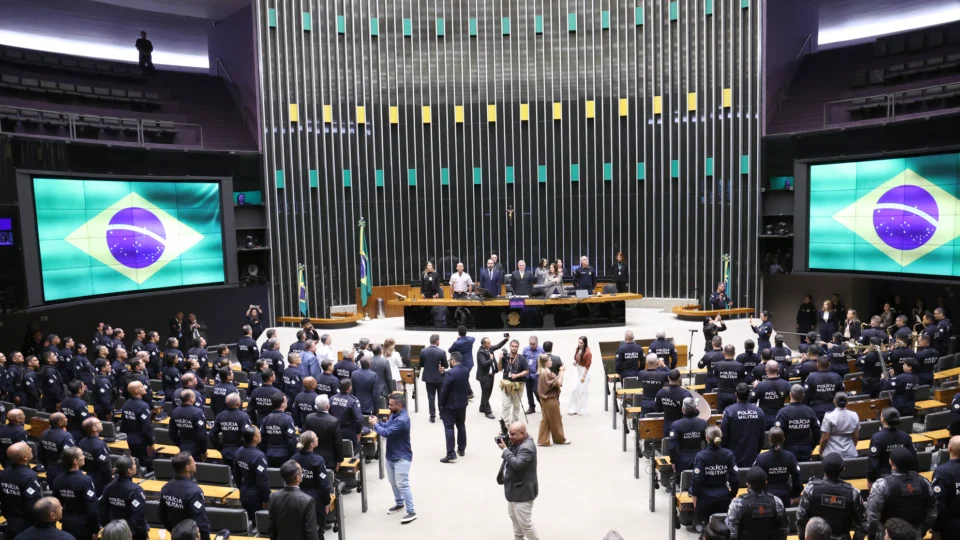 Derrubada do governo de taxa de importação levantou discussões sobre o placar nas Casas.
