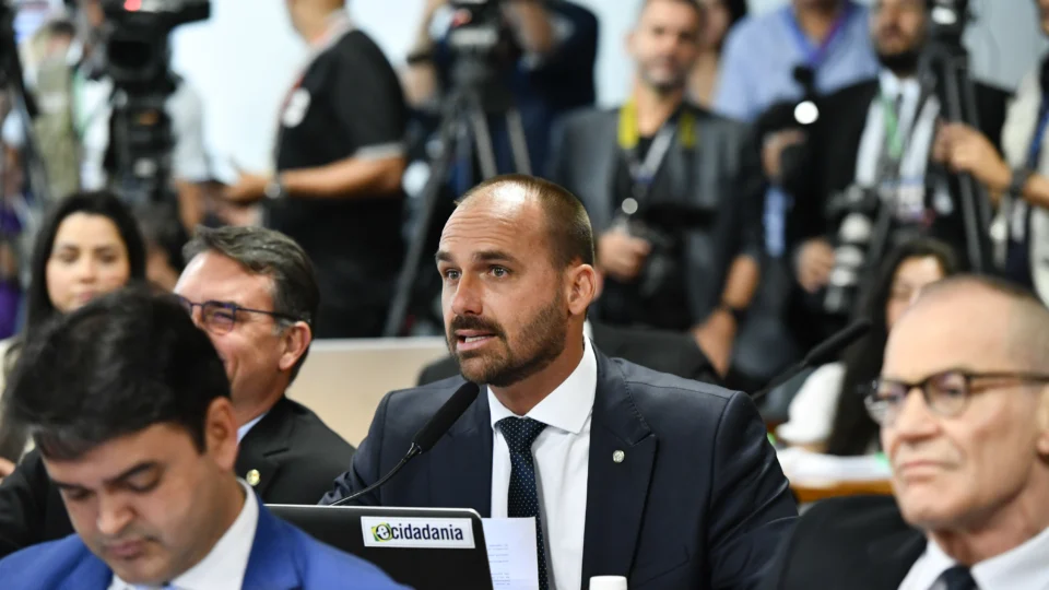 Eduardo Bolsonaro em sessão no Senado